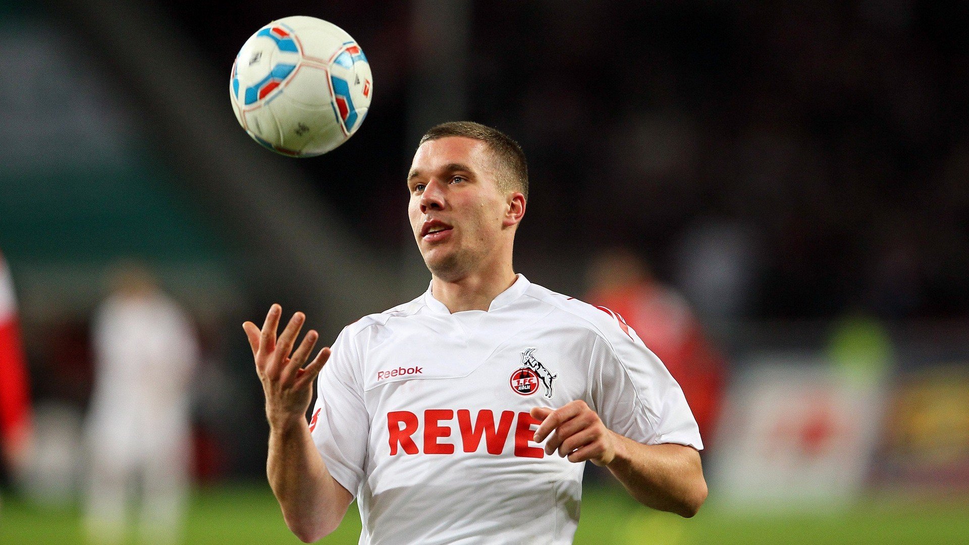 开云体育下载-拜仁稳稳拿下巴黎，弗拉霍维奇统治全场，当战术铁壁遇上致命獠牙  第2张